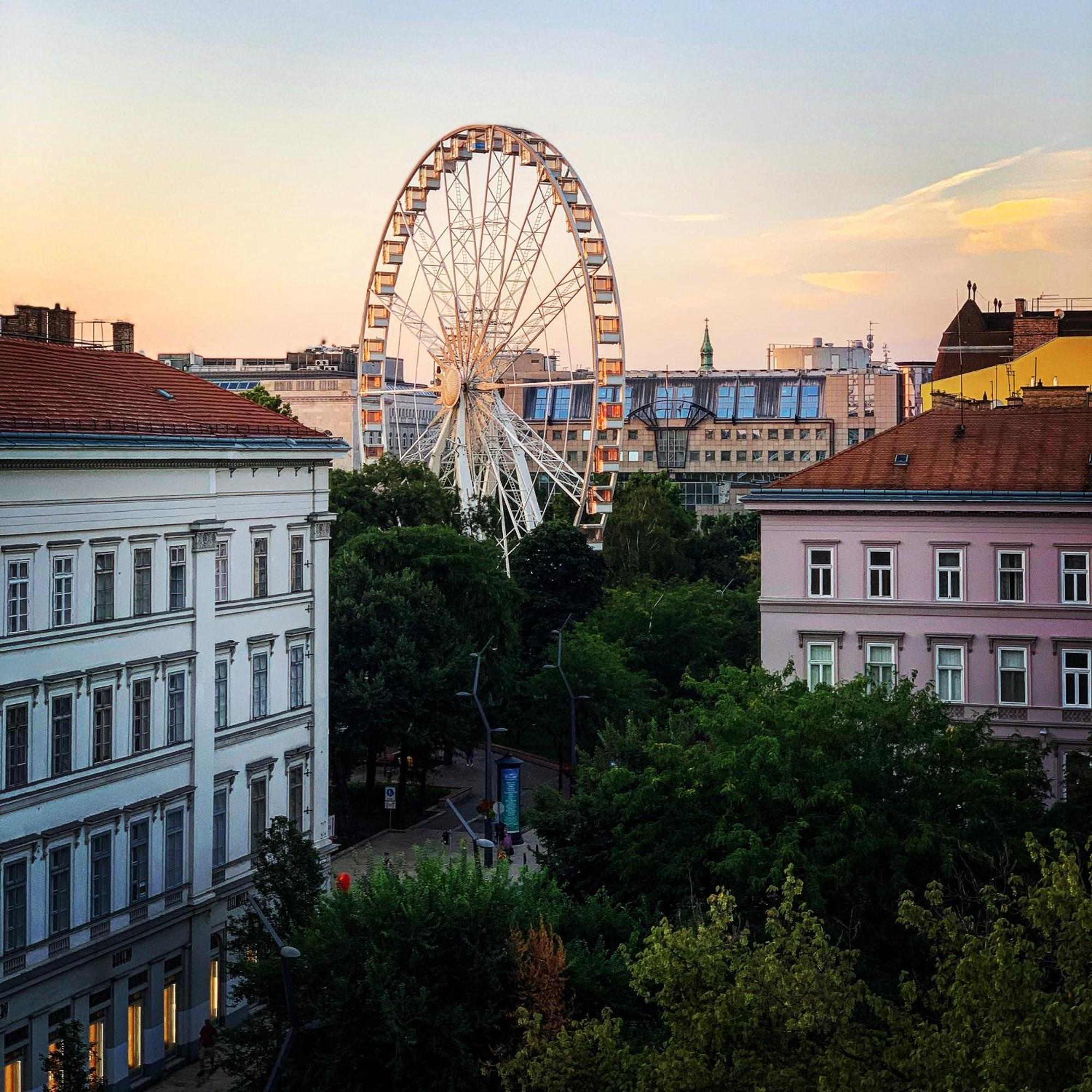 Dula Downtown, Budapest